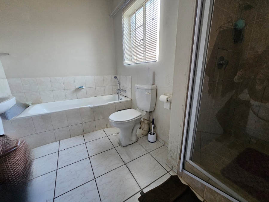 2 Bedroom Property for Sale in Fairlead Gauteng