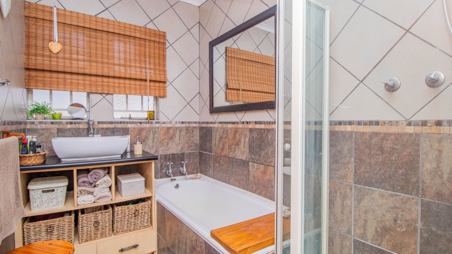 3 Bedroom Property for Sale in Bonaero Park Gauteng