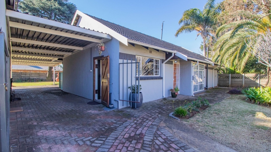 3 Bedroom Property for Sale in Bonaero Park Gauteng