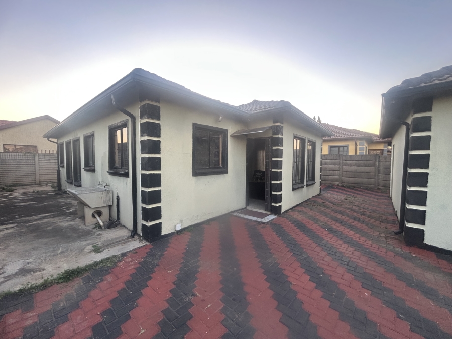 To Let 3 Bedroom Property for Rent in Lotus Gardens Gauteng