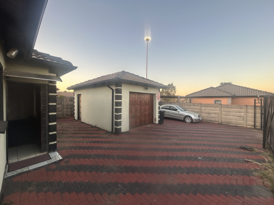 To Let 3 Bedroom Property for Rent in Lotus Gardens Gauteng