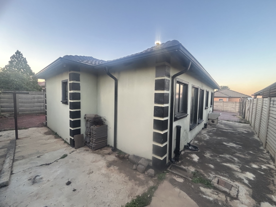 To Let 3 Bedroom Property for Rent in Lotus Gardens Gauteng