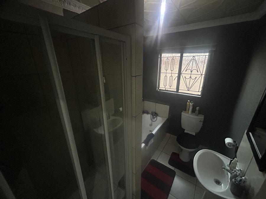 To Let 3 Bedroom Property for Rent in Lotus Gardens Gauteng