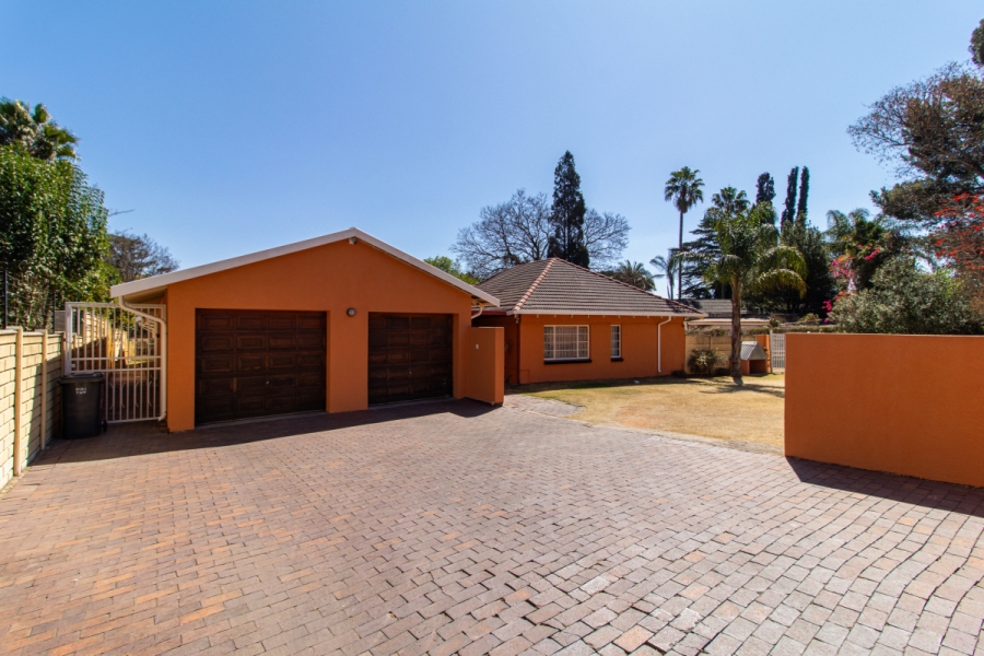 5 Bedroom Property for Sale in Lombardy East Gauteng