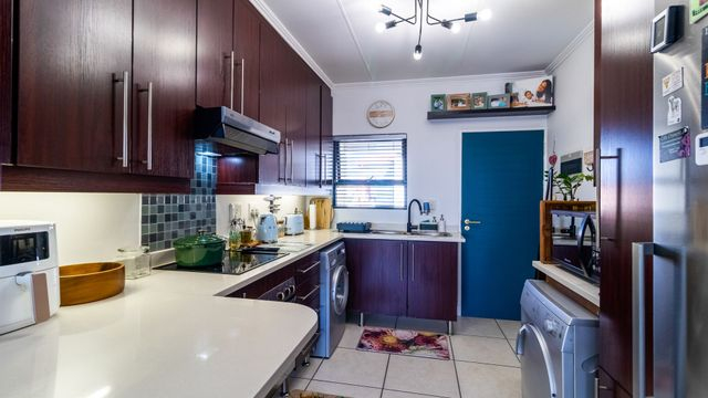 2 Bedroom Property for Sale in Greenstone Hill Gauteng