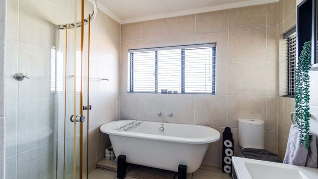 2 Bedroom Property for Sale in Greenstone Hill Gauteng