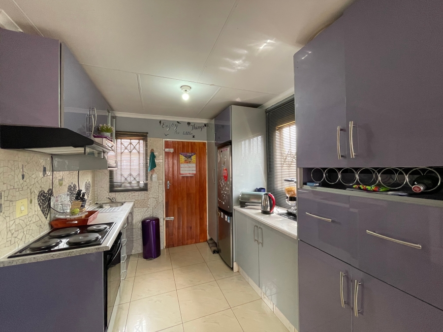 2 Bedroom Property for Sale in Protea Glen Gauteng