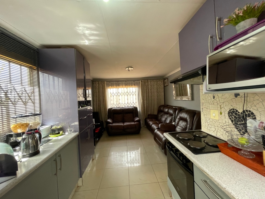 2 Bedroom Property for Sale in Protea Glen Gauteng
