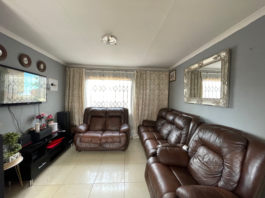 2 Bedroom Property for Sale in Protea Glen Gauteng