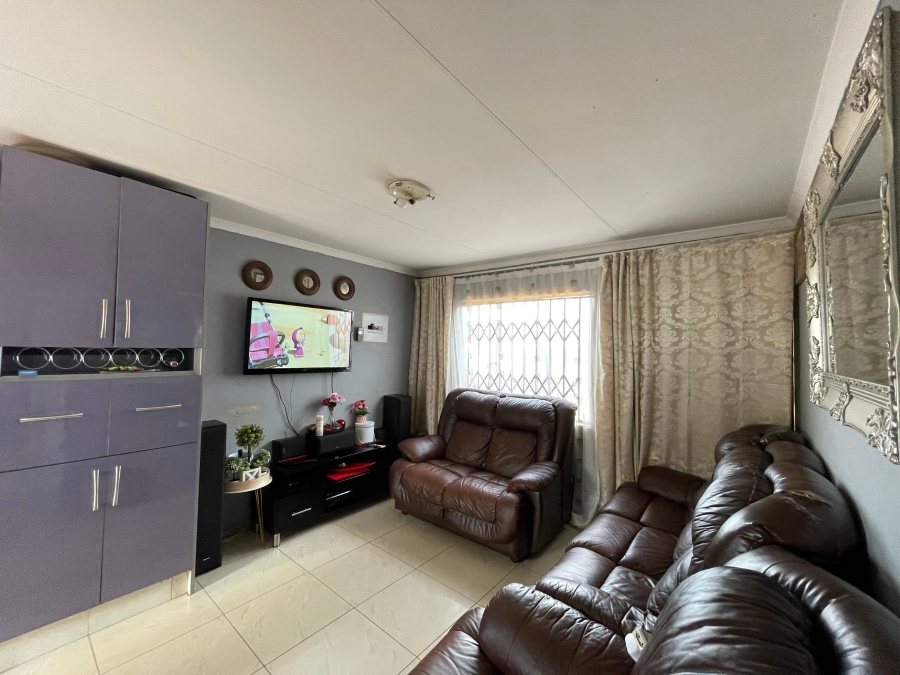 2 Bedroom Property for Sale in Protea Glen Gauteng