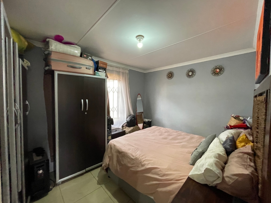 2 Bedroom Property for Sale in Protea Glen Gauteng
