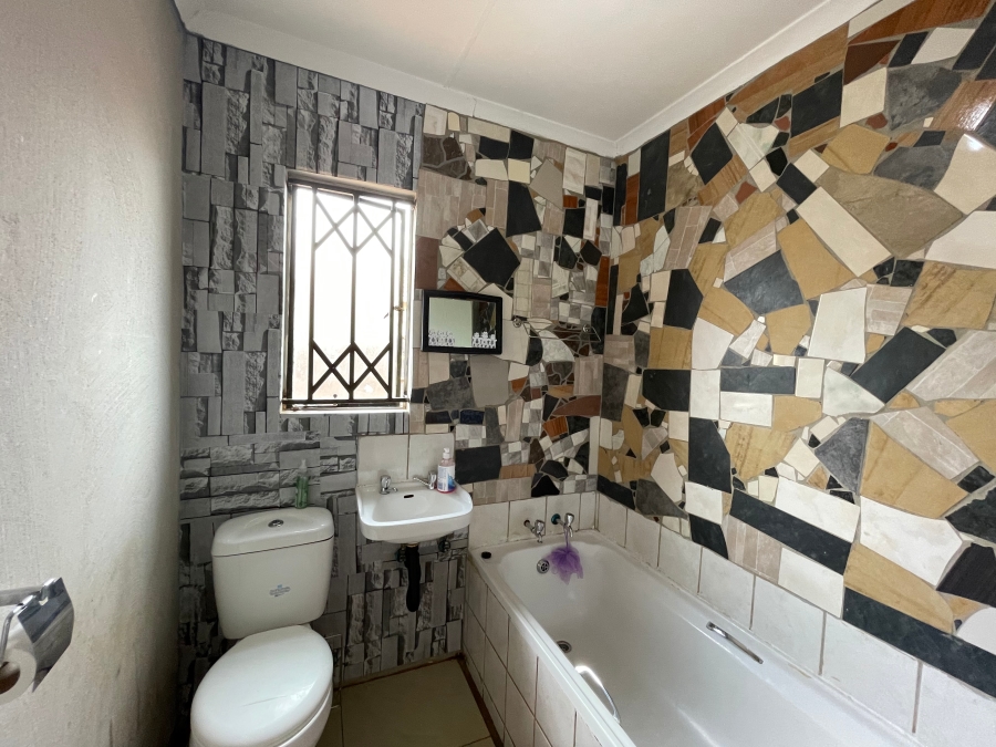 2 Bedroom Property for Sale in Protea Glen Gauteng