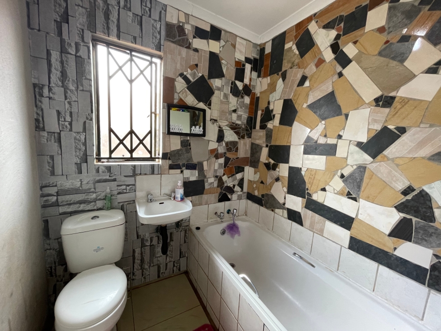 2 Bedroom Property for Sale in Protea Glen Gauteng
