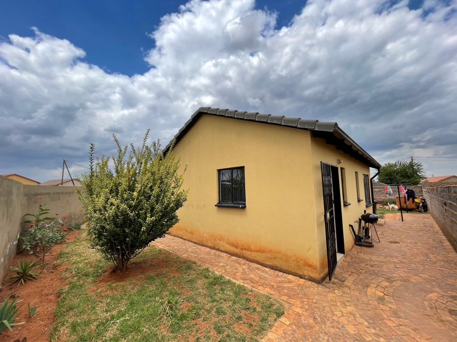 2 Bedroom Property for Sale in Protea Glen Gauteng