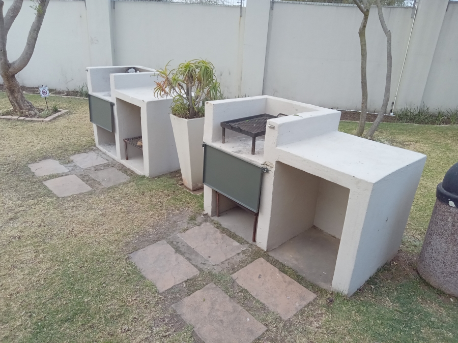 To Let 2 Bedroom Property for Rent in Paulshof Gauteng