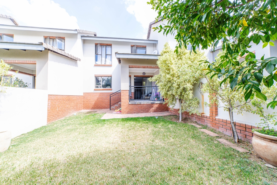 To Let 3 Bedroom Property for Rent in Fourways Gauteng