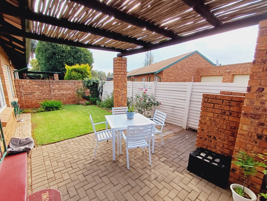 2 Bedroom Property for Sale in Moreleta Park Gauteng