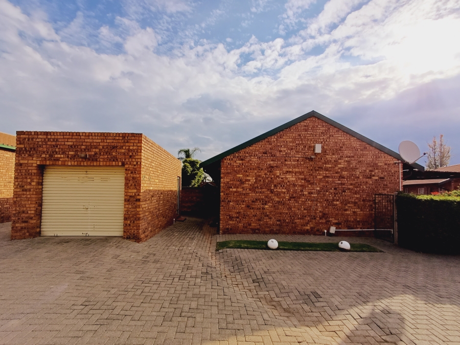 2 Bedroom Property for Sale in Moreleta Park Gauteng