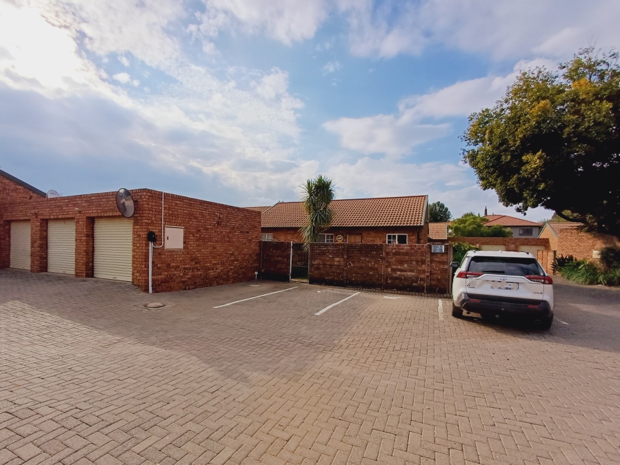 2 Bedroom Property for Sale in Moreleta Park Gauteng