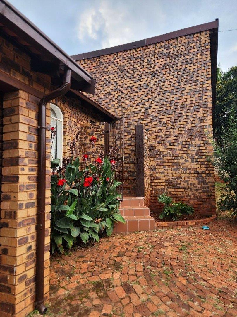 To Let 3 Bedroom Property for Rent in Roodekrans Gauteng