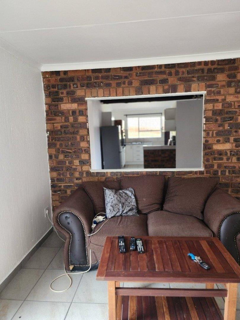 To Let 3 Bedroom Property for Rent in Roodekrans Gauteng