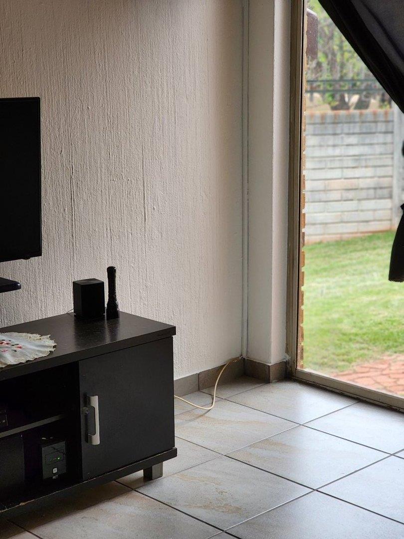 To Let 3 Bedroom Property for Rent in Roodekrans Gauteng