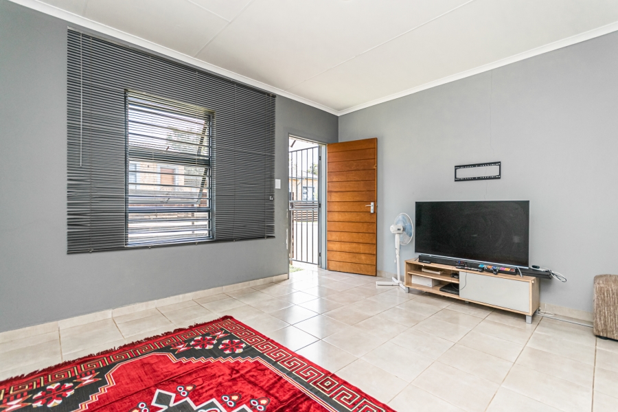 2 Bedroom Property for Sale in Groblerpark Gauteng