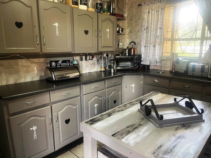 4 Bedroom Property for Sale in Sonland Park Gauteng