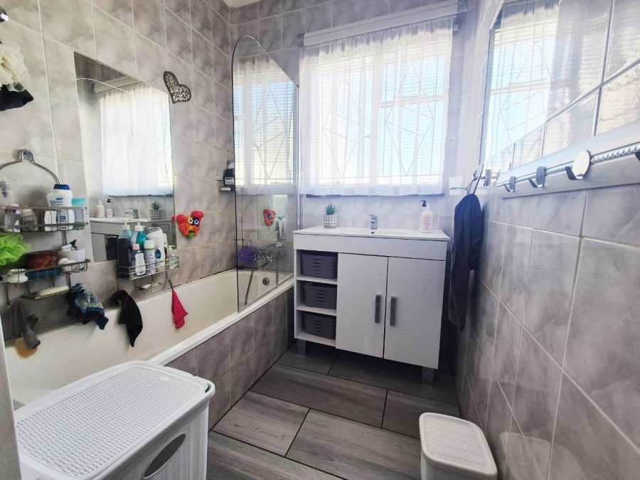 4 Bedroom Property for Sale in Sonland Park Gauteng