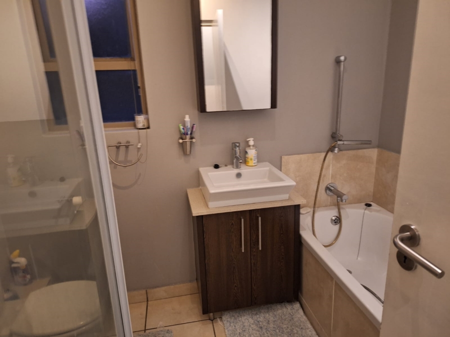 To Let 2 Bedroom Property for Rent in Lonehill Gauteng