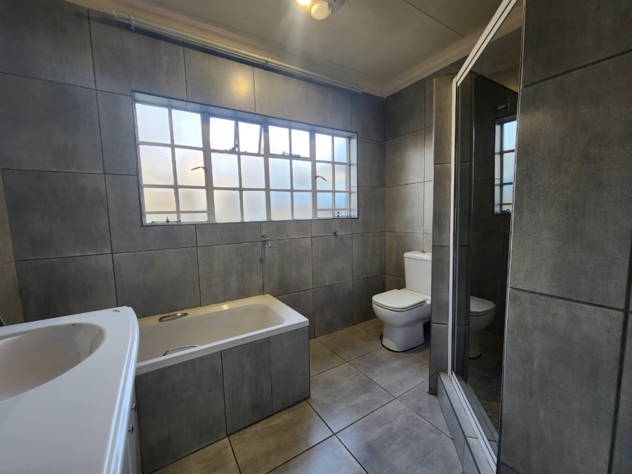 3 Bedroom Property for Sale in Three Rivers Gauteng
