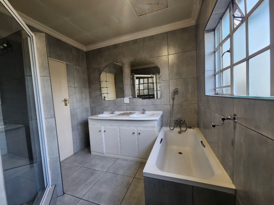 3 Bedroom Property for Sale in Three Rivers Gauteng