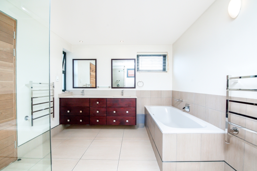 4 Bedroom Property for Sale in Waterfall Country Estate Gauteng