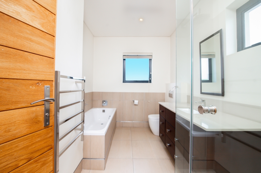 4 Bedroom Property for Sale in Waterfall Country Estate Gauteng