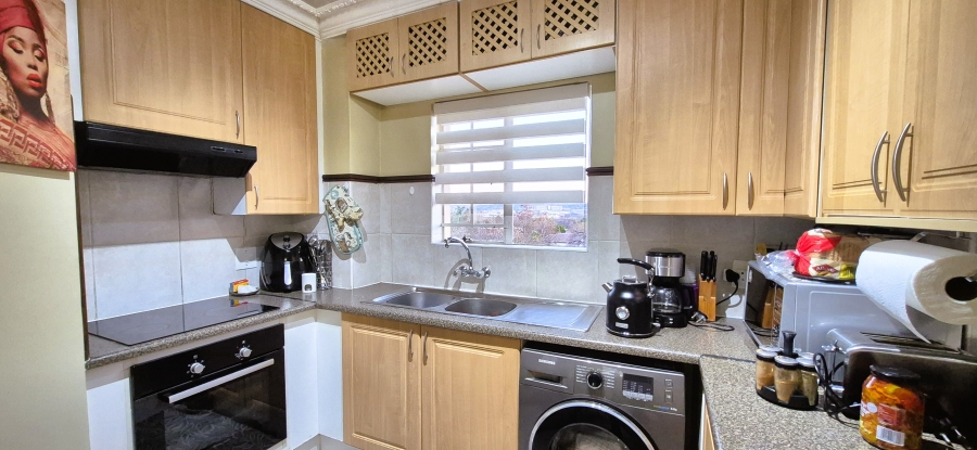 2 Bedroom Property for Sale in Die Hoewes Gauteng