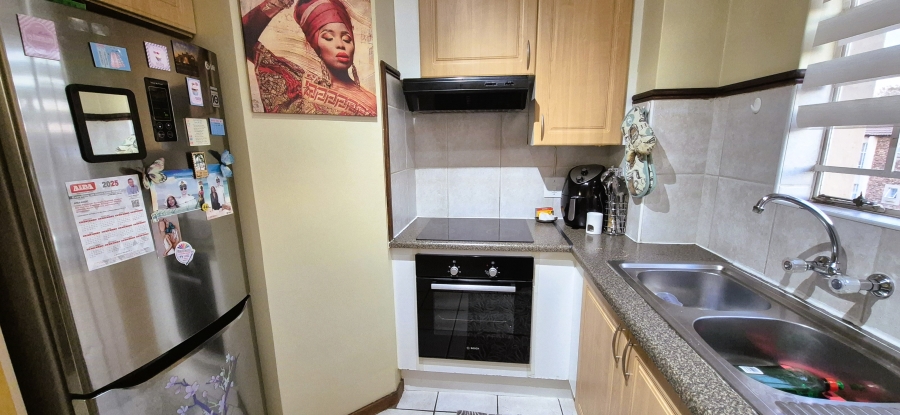 2 Bedroom Property for Sale in Die Hoewes Gauteng