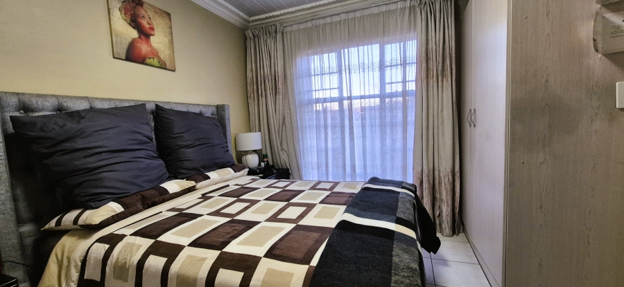 2 Bedroom Property for Sale in Die Hoewes Gauteng