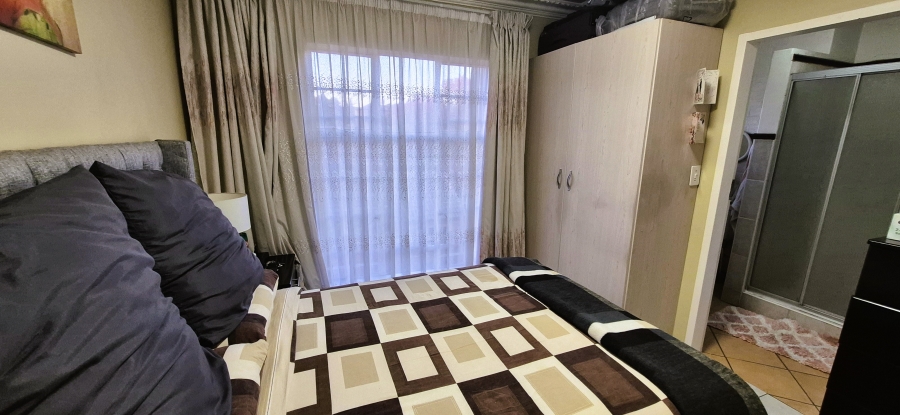 2 Bedroom Property for Sale in Die Hoewes Gauteng