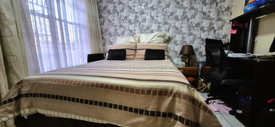 2 Bedroom Property for Sale in Die Hoewes Gauteng