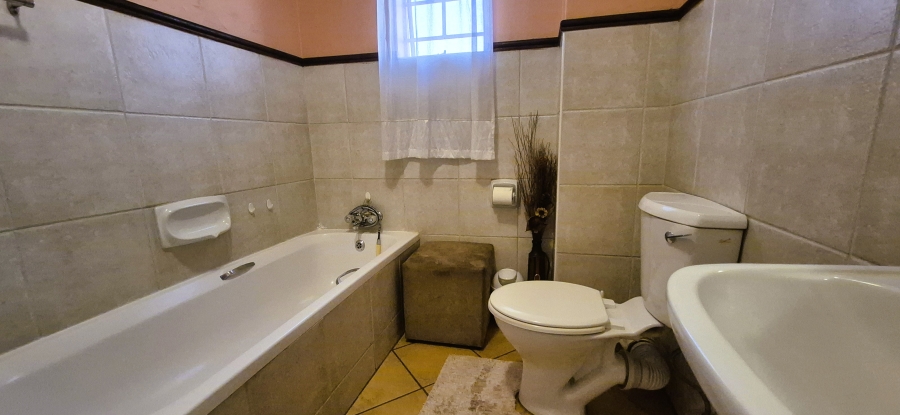 2 Bedroom Property for Sale in Die Hoewes Gauteng