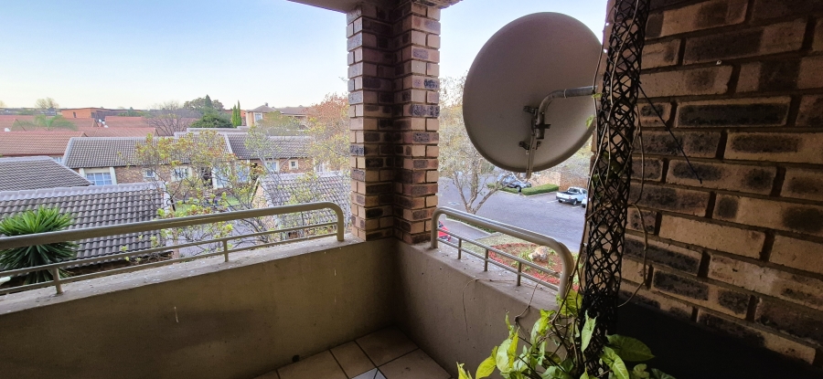 2 Bedroom Property for Sale in Die Hoewes Gauteng