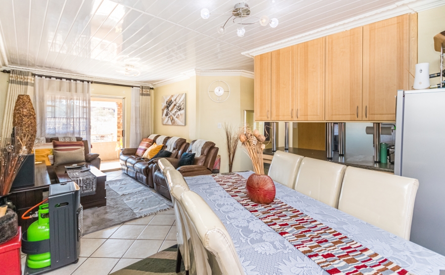 2 Bedroom Property for Sale in Die Hoewes Gauteng