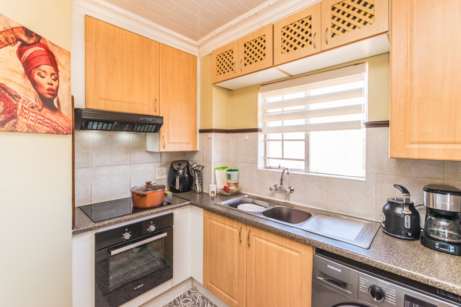 2 Bedroom Property for Sale in Die Hoewes Gauteng