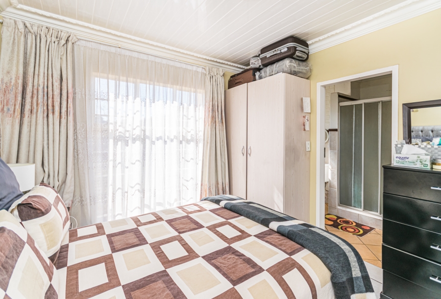 2 Bedroom Property for Sale in Die Hoewes Gauteng