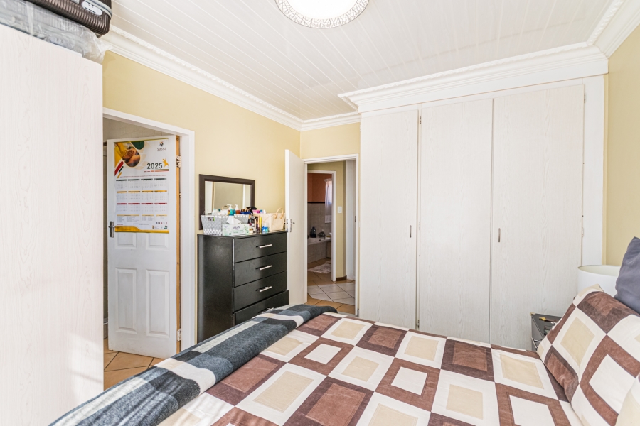 2 Bedroom Property for Sale in Die Hoewes Gauteng