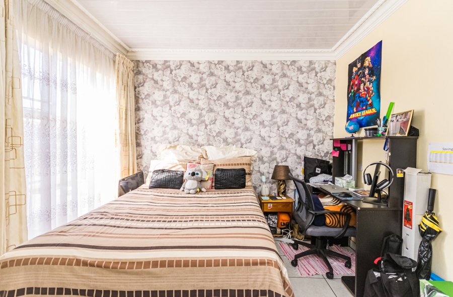 2 Bedroom Property for Sale in Die Hoewes Gauteng