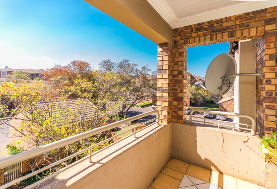2 Bedroom Property for Sale in Die Hoewes Gauteng