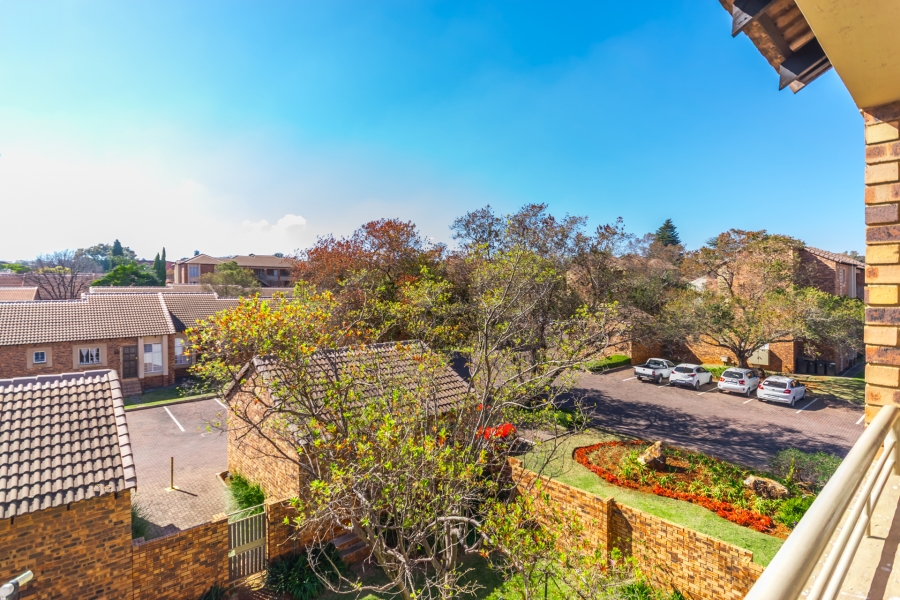 2 Bedroom Property for Sale in Die Hoewes Gauteng