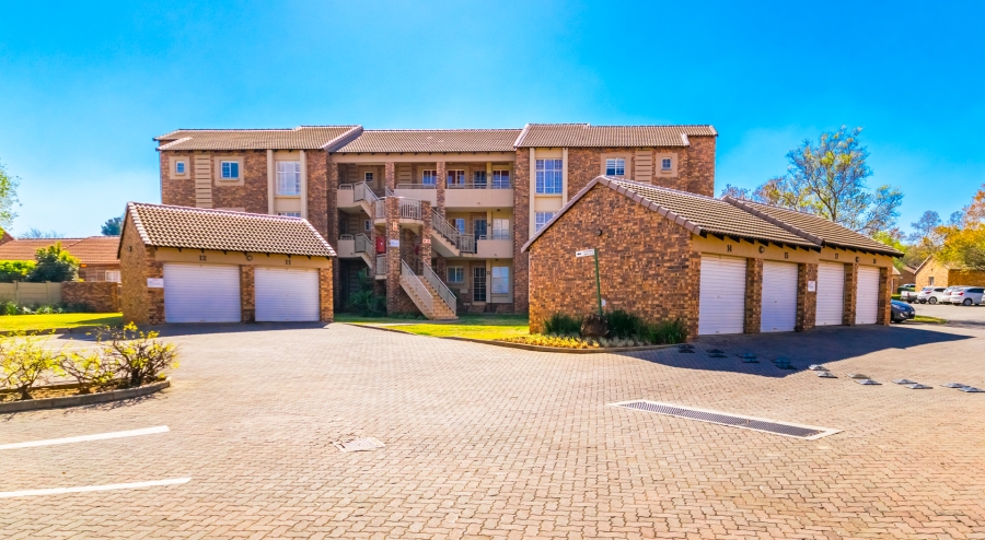 2 Bedroom Property for Sale in Die Hoewes Gauteng