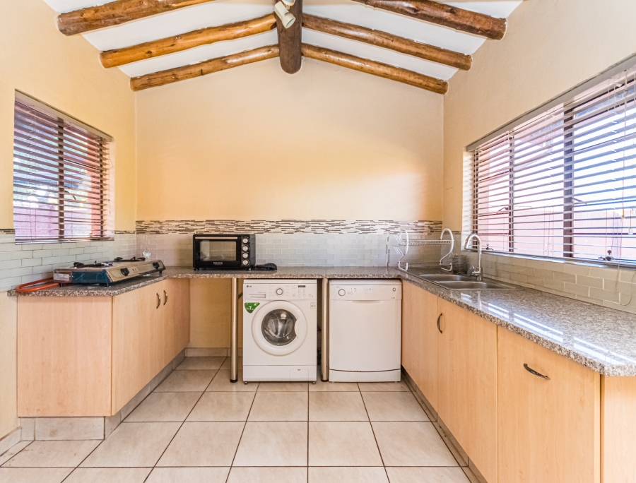 5 Bedroom Property for Sale in Doringkloof Gauteng